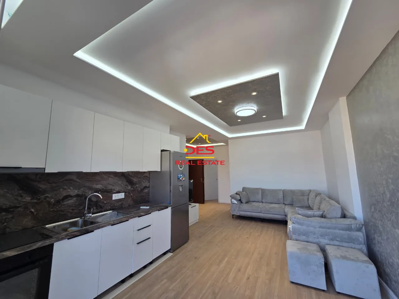 SHITET APARTAMENT 2+1+2 NË LUNGOMARE, VLORË. 📍 Pranë Shkollës së Marinës