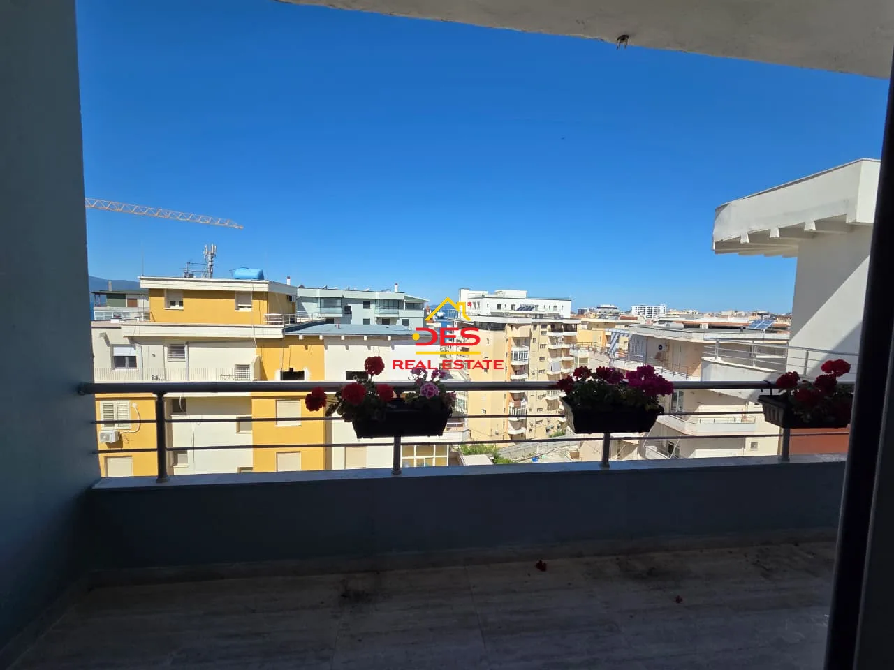 SHITET APARTAMENT 2+1+2 NË LUNGOMARE, VLORË. 📍 Pranë Shkollës së Marinës