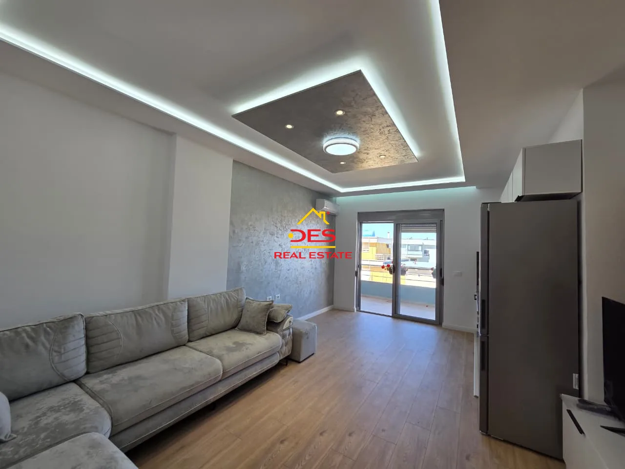 SHITET APARTAMENT 2+1+2 NË LUNGOMARE, VLORË. 📍 Pranë Shkollës së Marinës