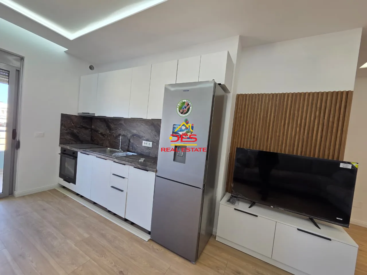 SHITET APARTAMENT 2+1+2 NË LUNGOMARE, VLORË. 📍 Pranë Shkollës së Marinës