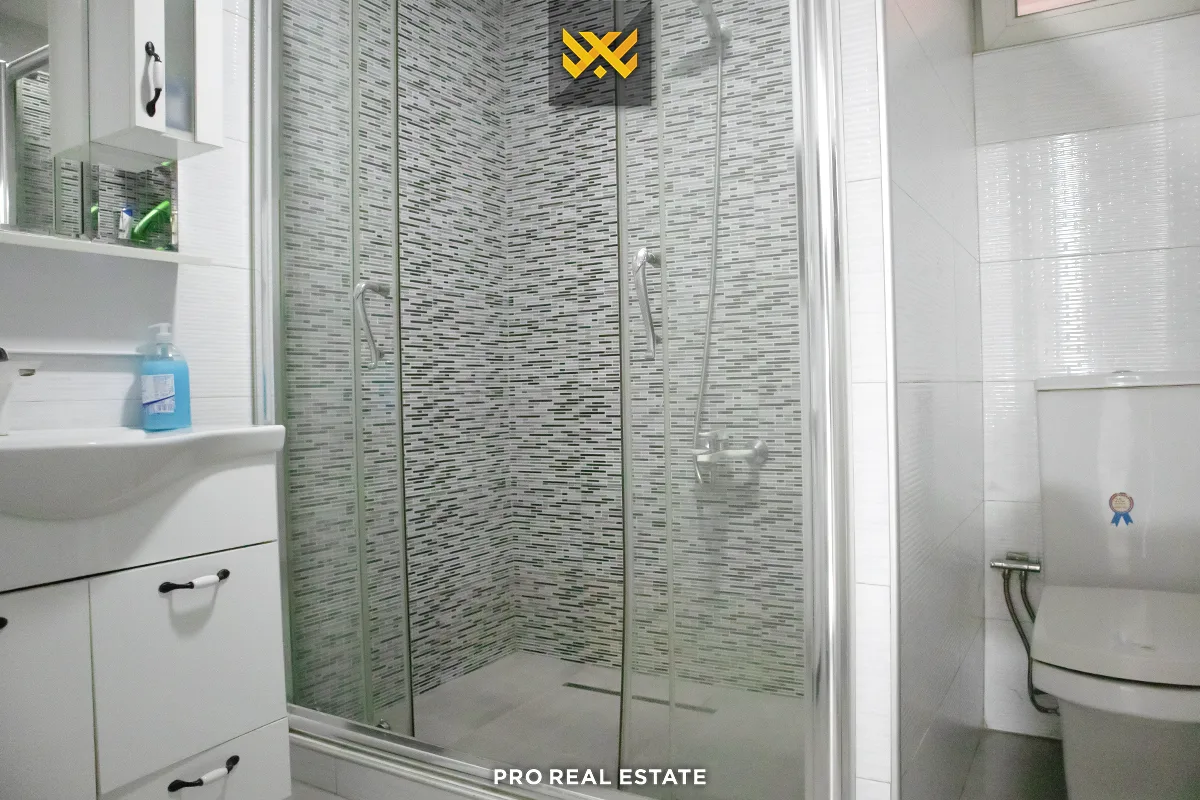 Shtëpi - Zyrë 220m² me #QIRA në Tokbashqe.