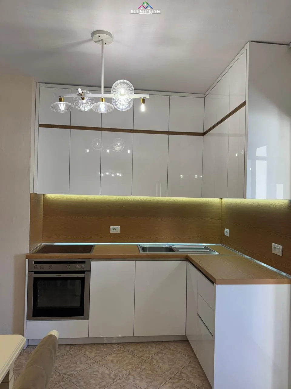 Apartament Me Qera 1+1 Prane Square 21 (ID B2101413) Tirane