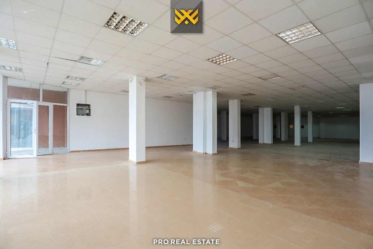 Lokal - Zyrë 430m² me #QIRA në Aktash
