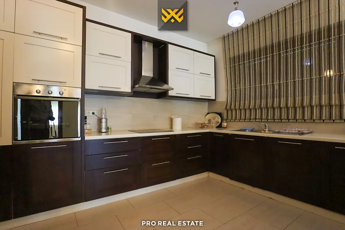 Shtëpi 430m² për #SHITJE te Mati 1
