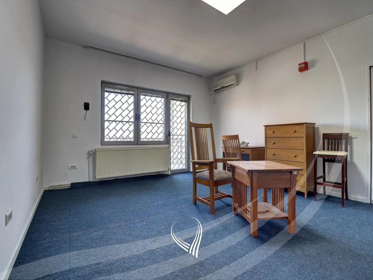 Shtëpi me 4 dhoma pune me qira në lagjen Arberia-Dragodan