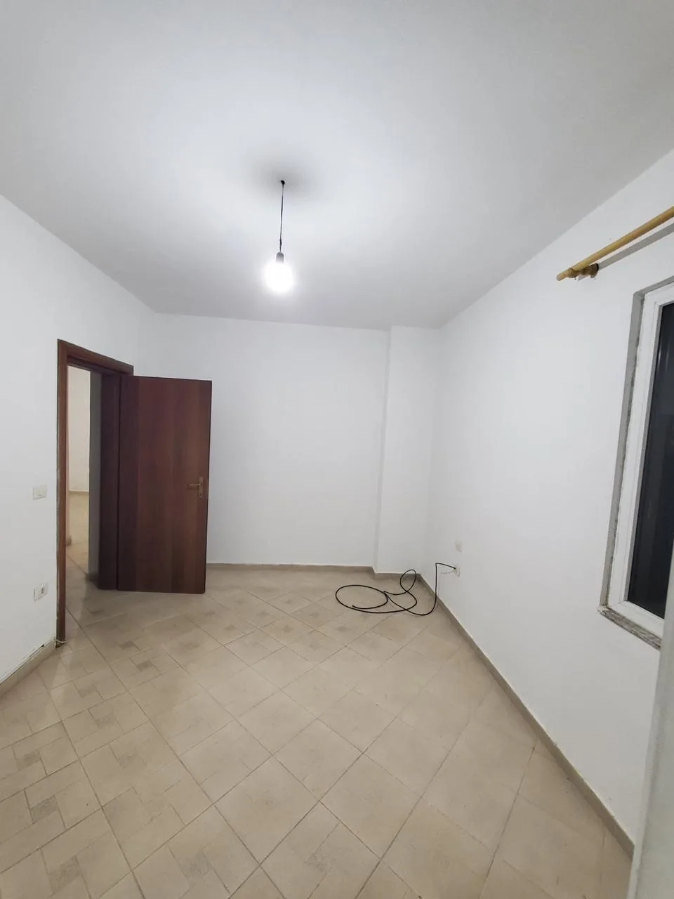 Jepet me qera ambient prane ish Restorant Durresit ( ID BD21430) Tirane