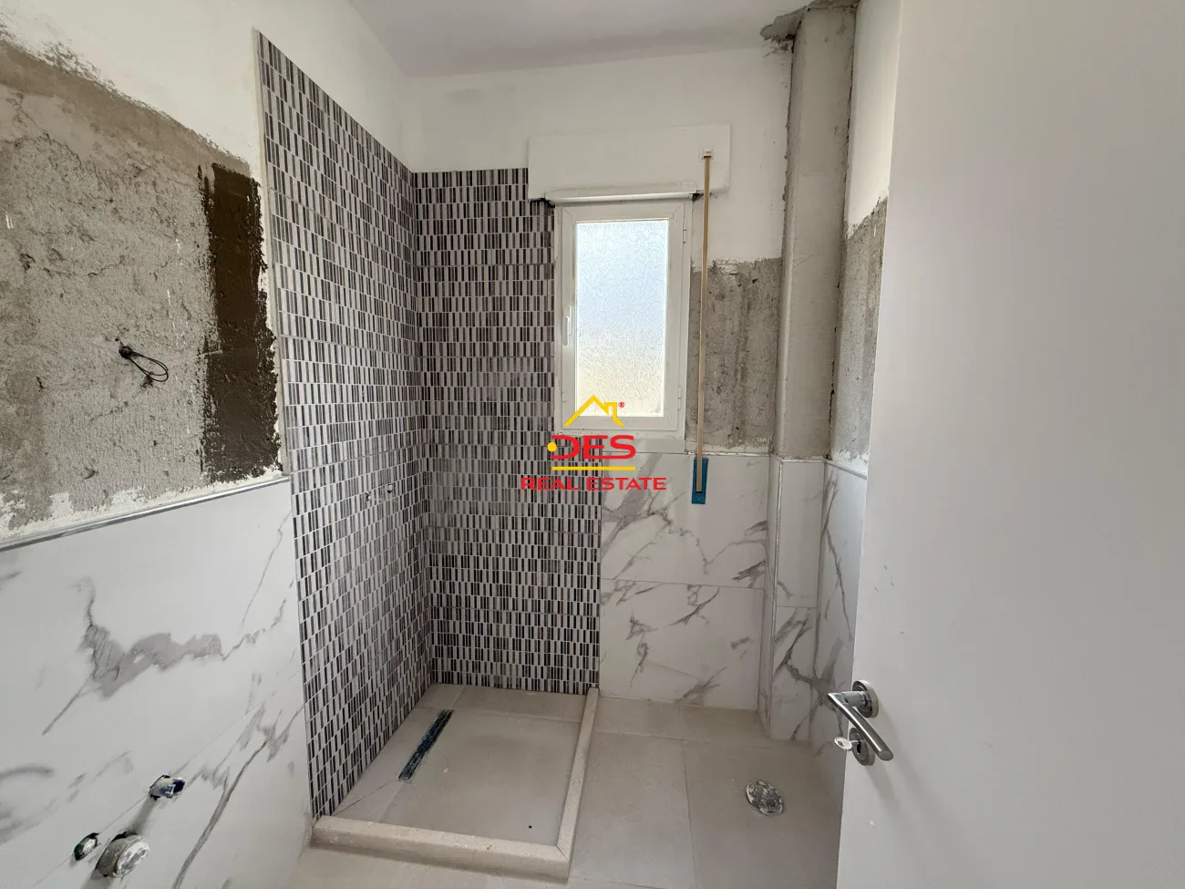 Shitet apartament 2+1+2 te bishti i kalldrëmit, vlorë.