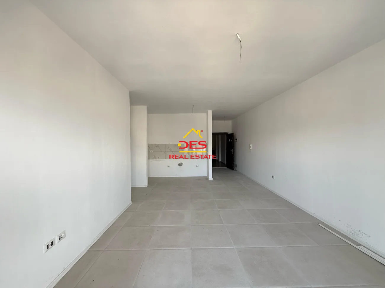 Shitet apartament 2+1+2 te bishti i kalldrëmit, vlorë.