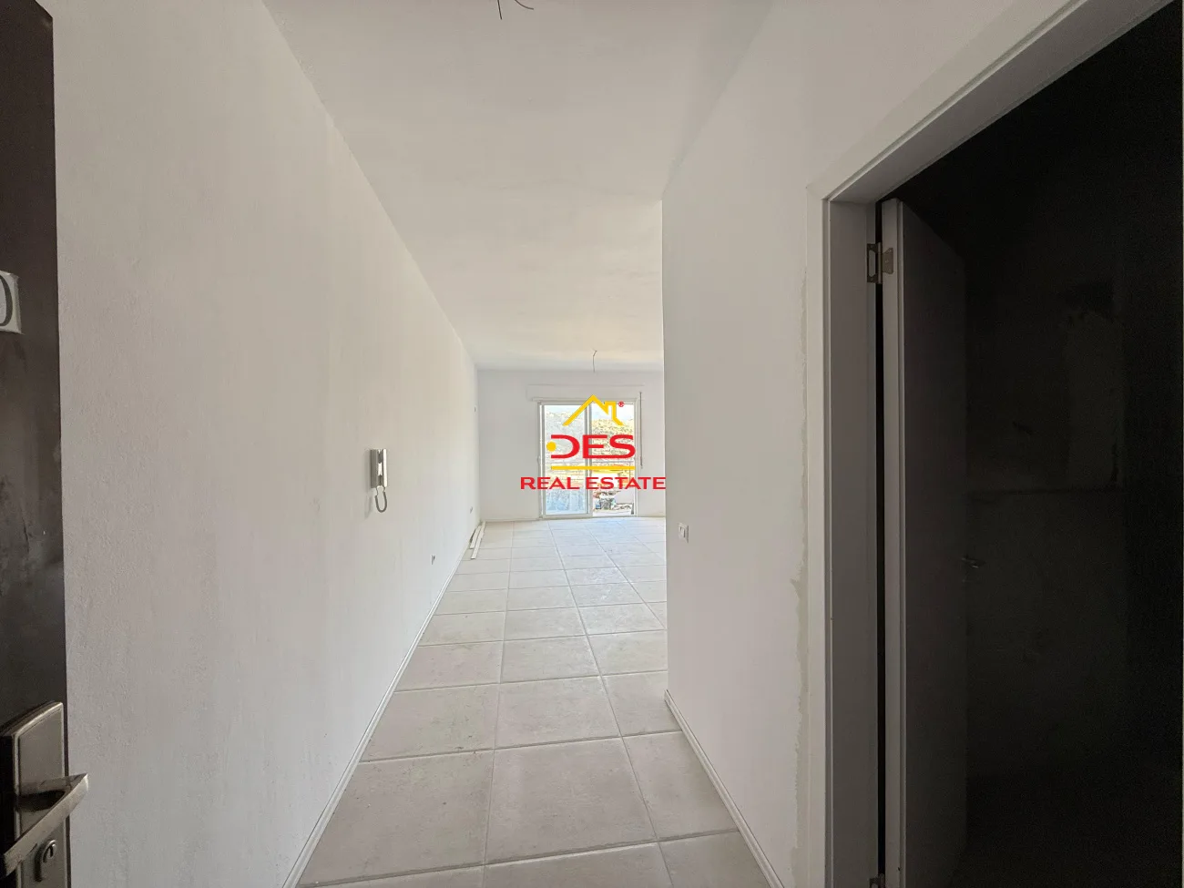 Shitet apartament 2+1+2 te bishti i kalldrëmit, vlorë.