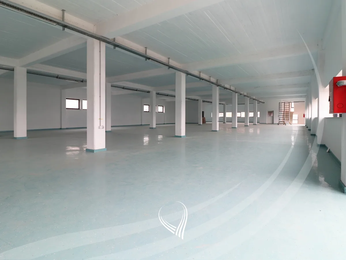 Objekt 1710m² me qira në Veternik