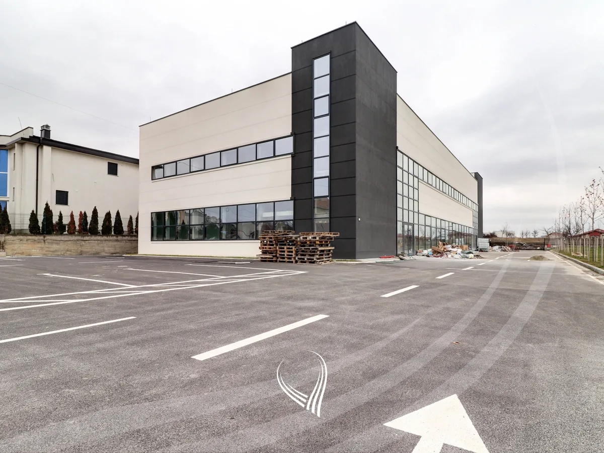 Objekt 1710m² me qira në Veternik