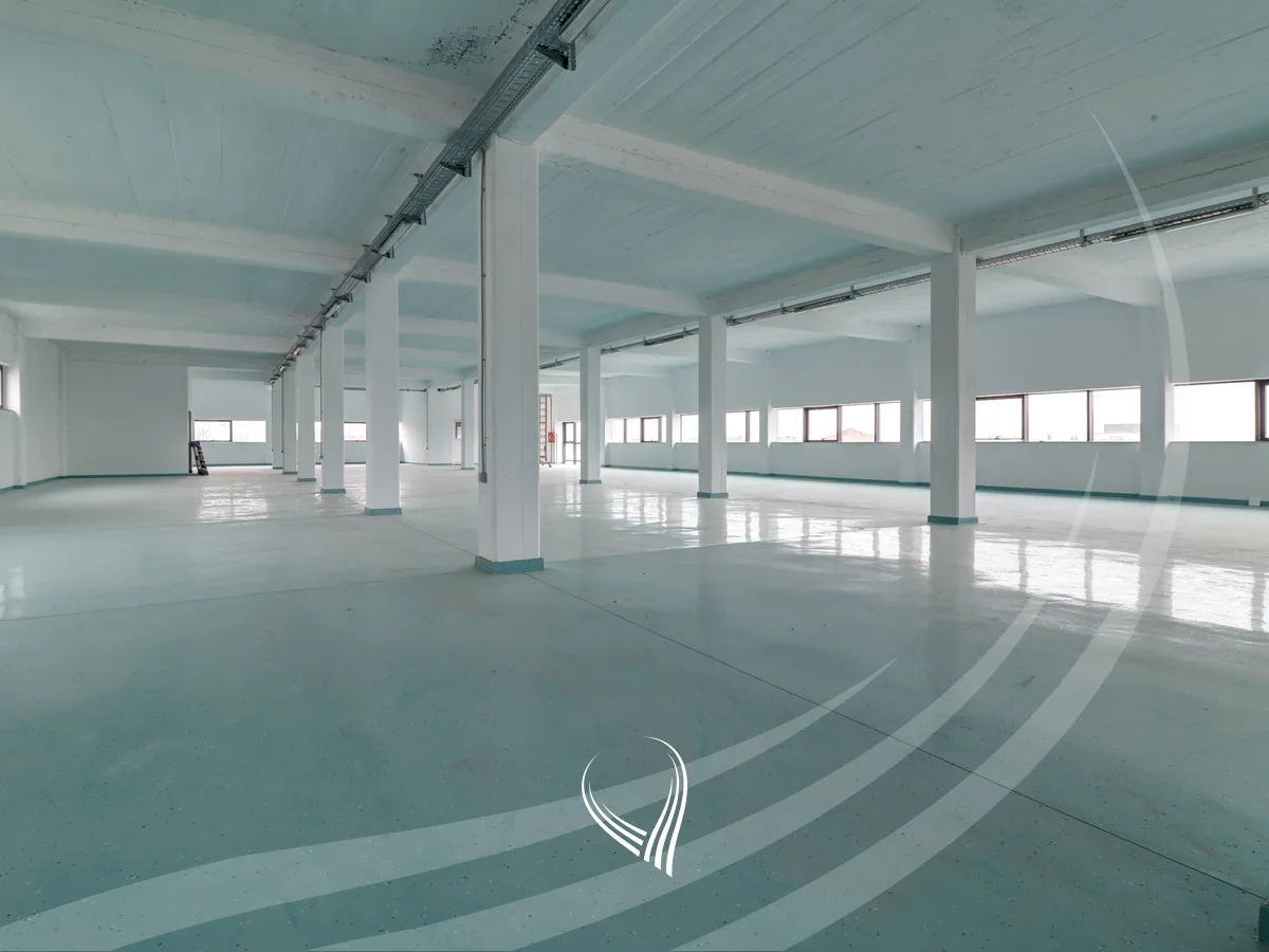 Objekt 1710m² me qira në Veternik