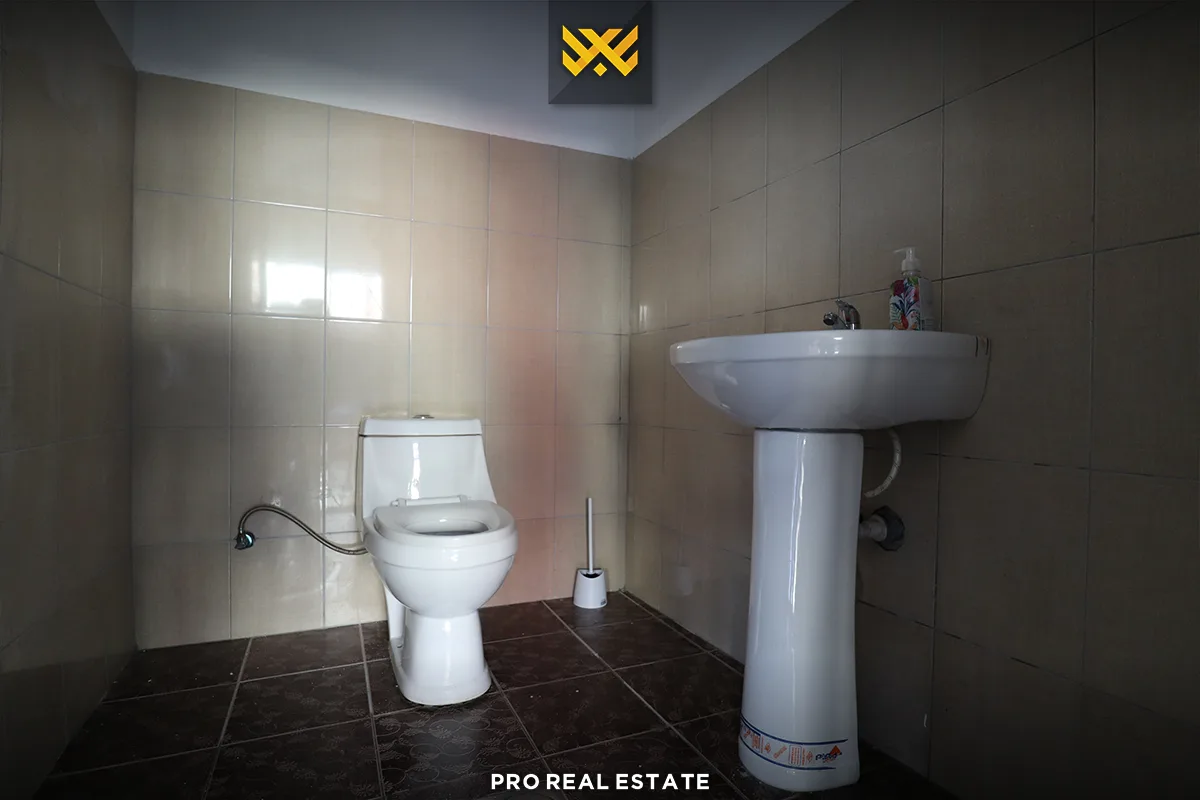 Lokal 73.8m² me #QIRA në Fushë Kosovë.