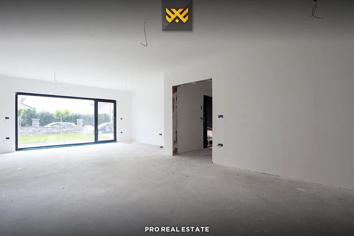Dy shtëpi nga 175m² për #SHITJE në Hajvali.