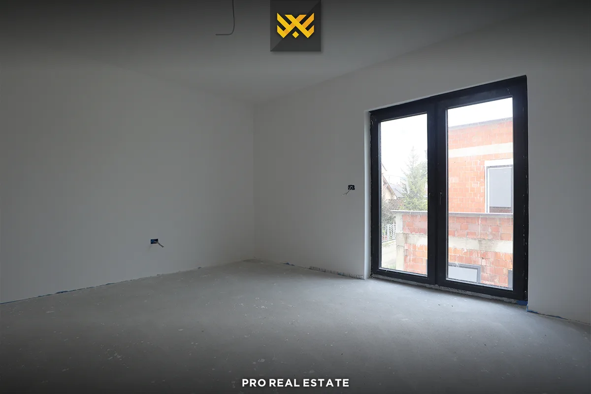 Dy shtëpi nga 175m² për #SHITJE në Hajvali.