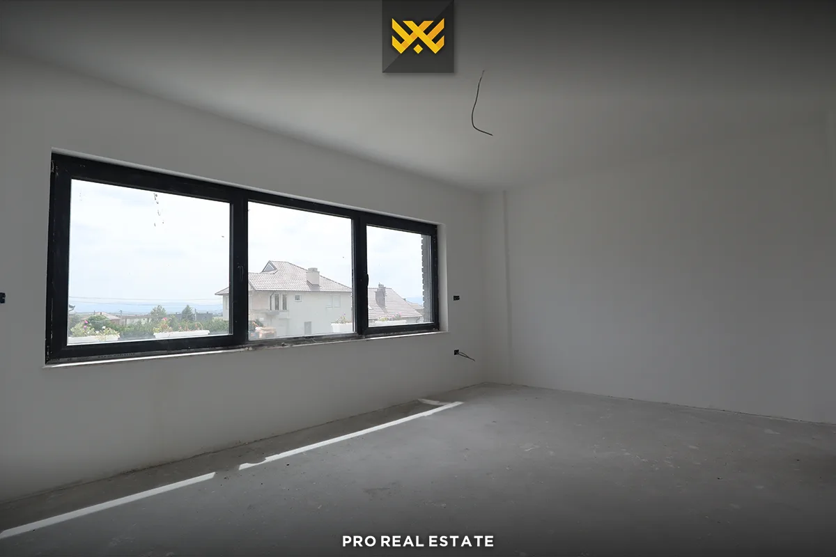 Dy shtëpi nga 175m² për #SHITJE në Hajvali.