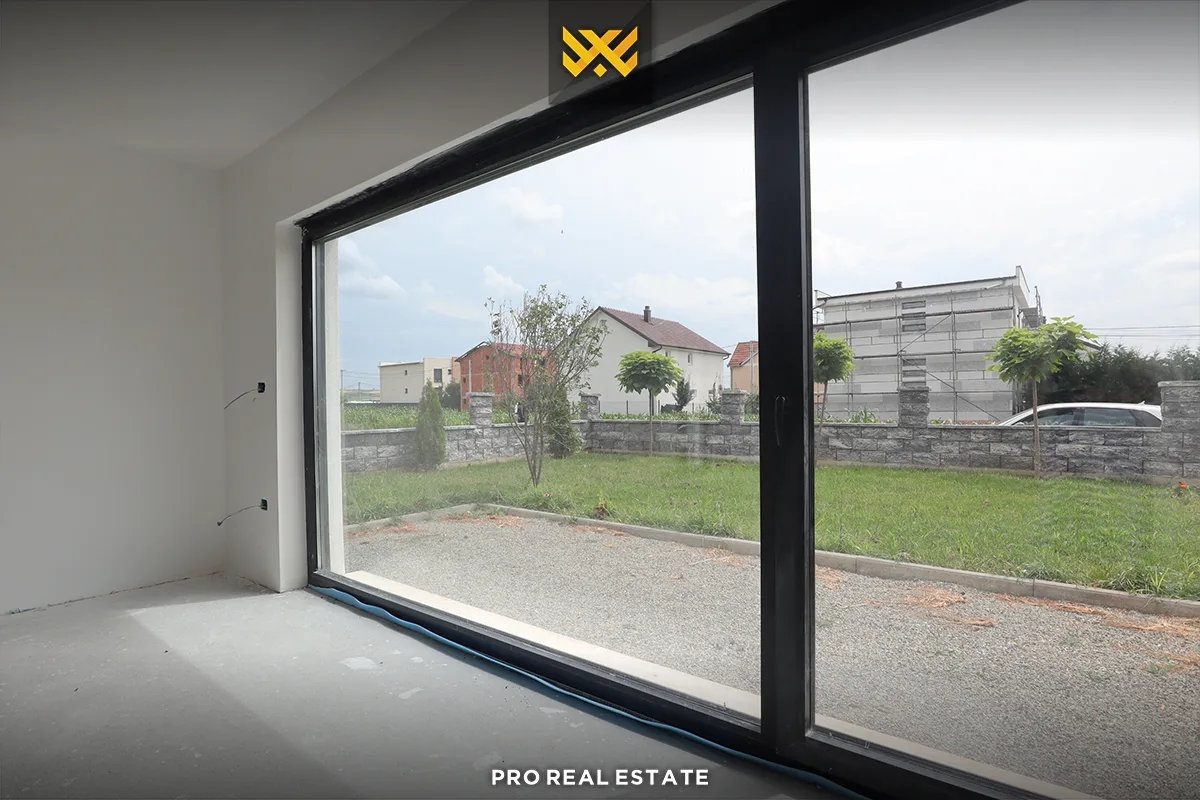 Dy shtëpi nga 175m² për #SHITJE në Hajvali.