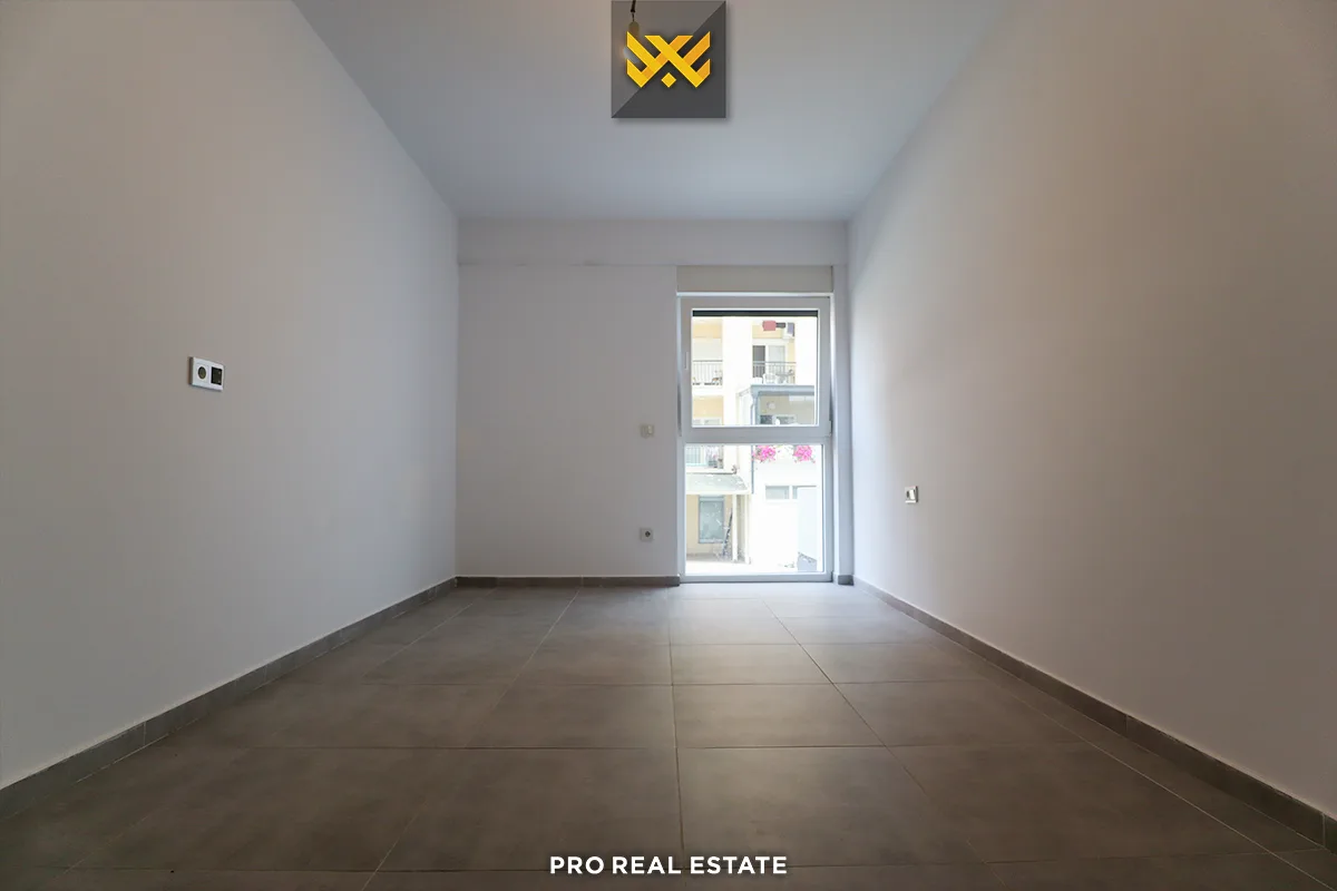 Banesë / Zyrë 110m² me #QIRA te Rruga C