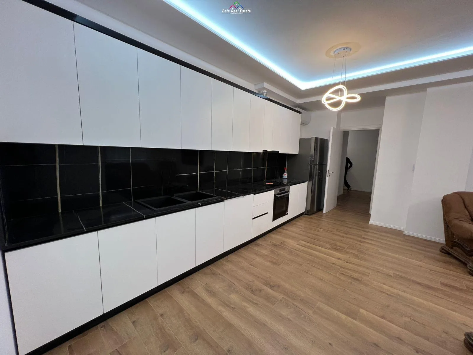 Apartament Me Qera 2+1+ Post Parkim Tek Dritan Hoxha (ID B2201876) Tirane