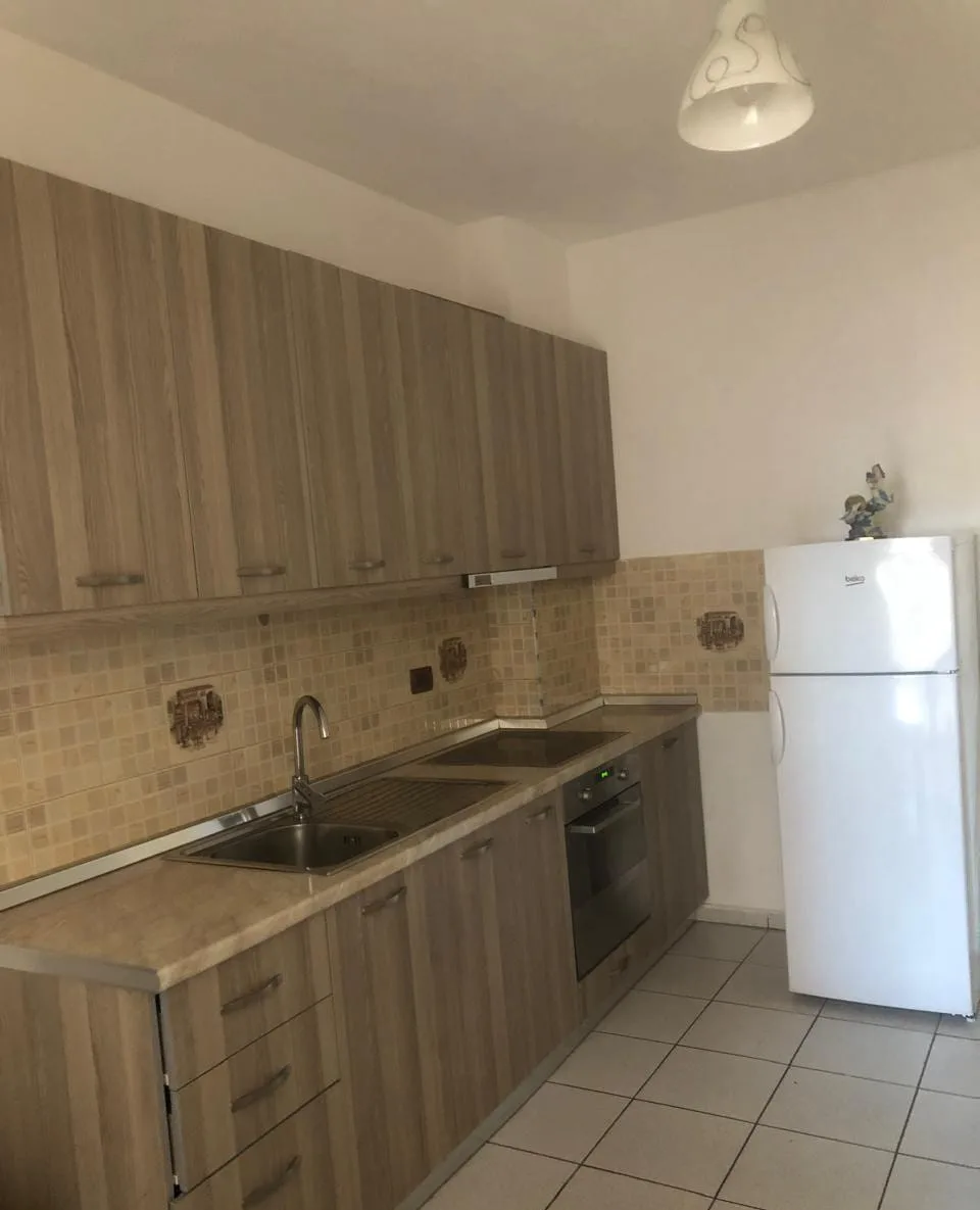 Apartament Me Qera 1+1 Ne Xhamllik (ID B2101124) Tirane