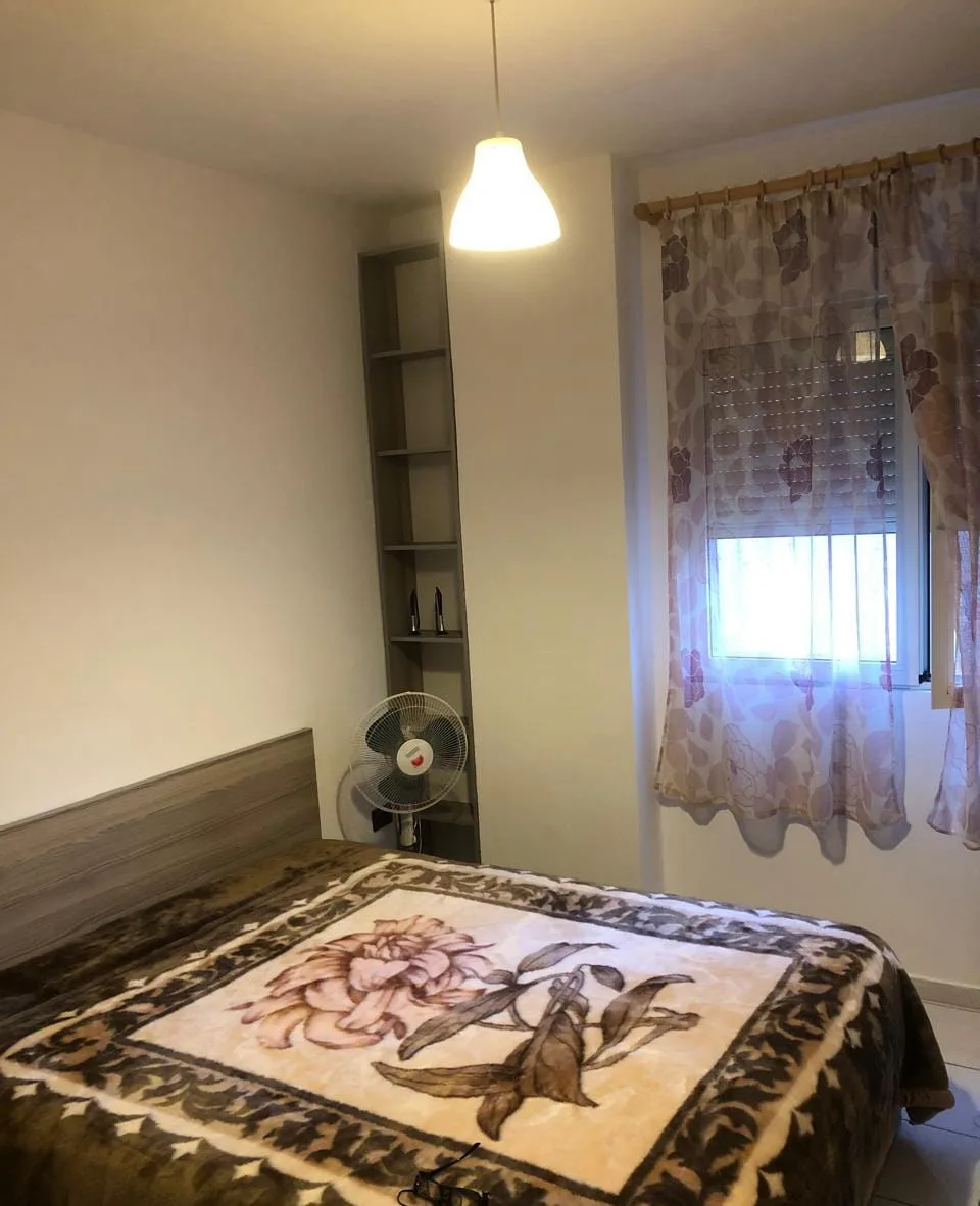 Apartament Me Qera 1+1 Ne Xhamllik (ID B2101124) Tirane