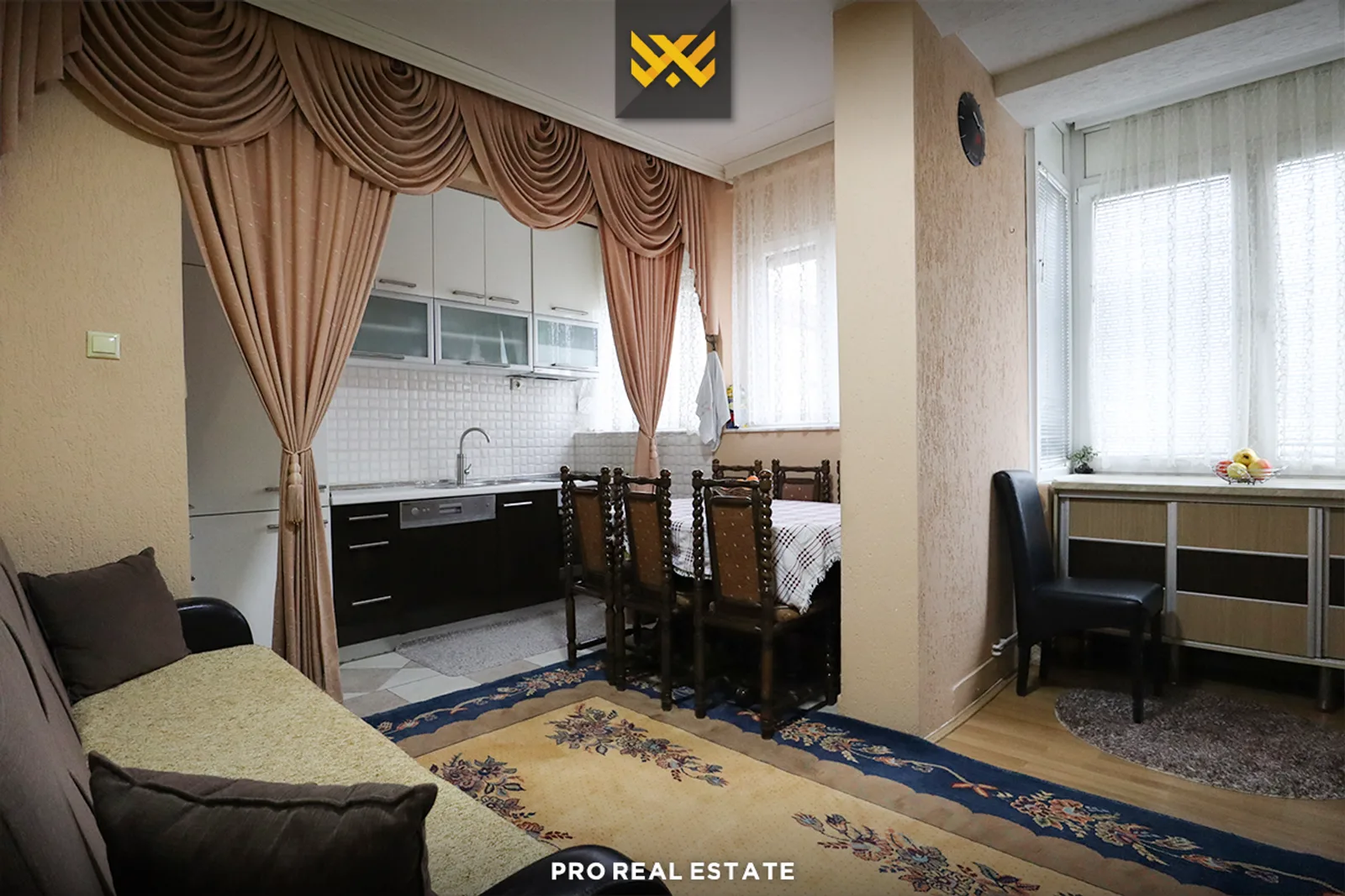 Banesë – Zyre 65m² me #QIRA në Qendër.