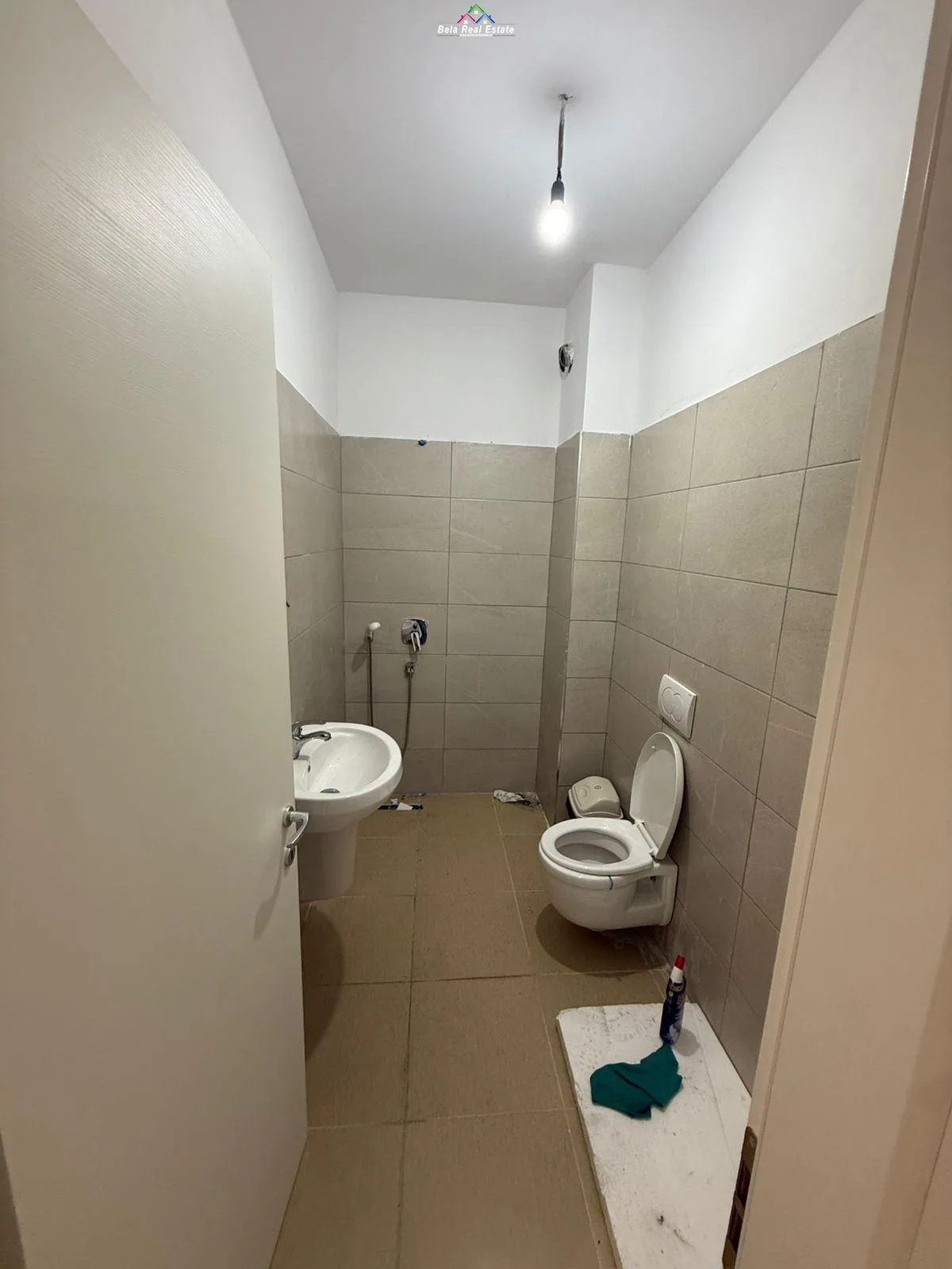 Zyre me Qera 2+1 tek Rruga e Barrikadave (ID BZ2849) Tirane