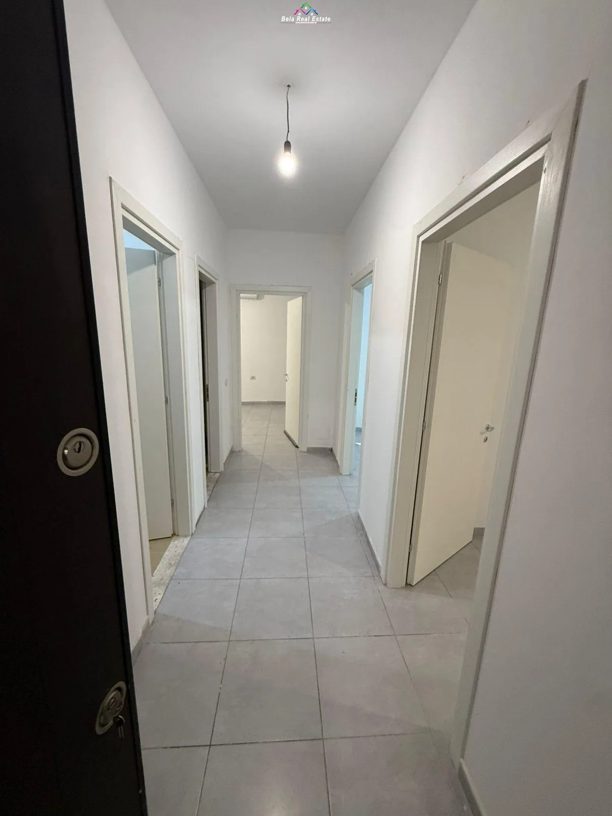 Zyre me Qera 2+1 tek Rruga e Barrikadave (ID BZ2849) Tirane