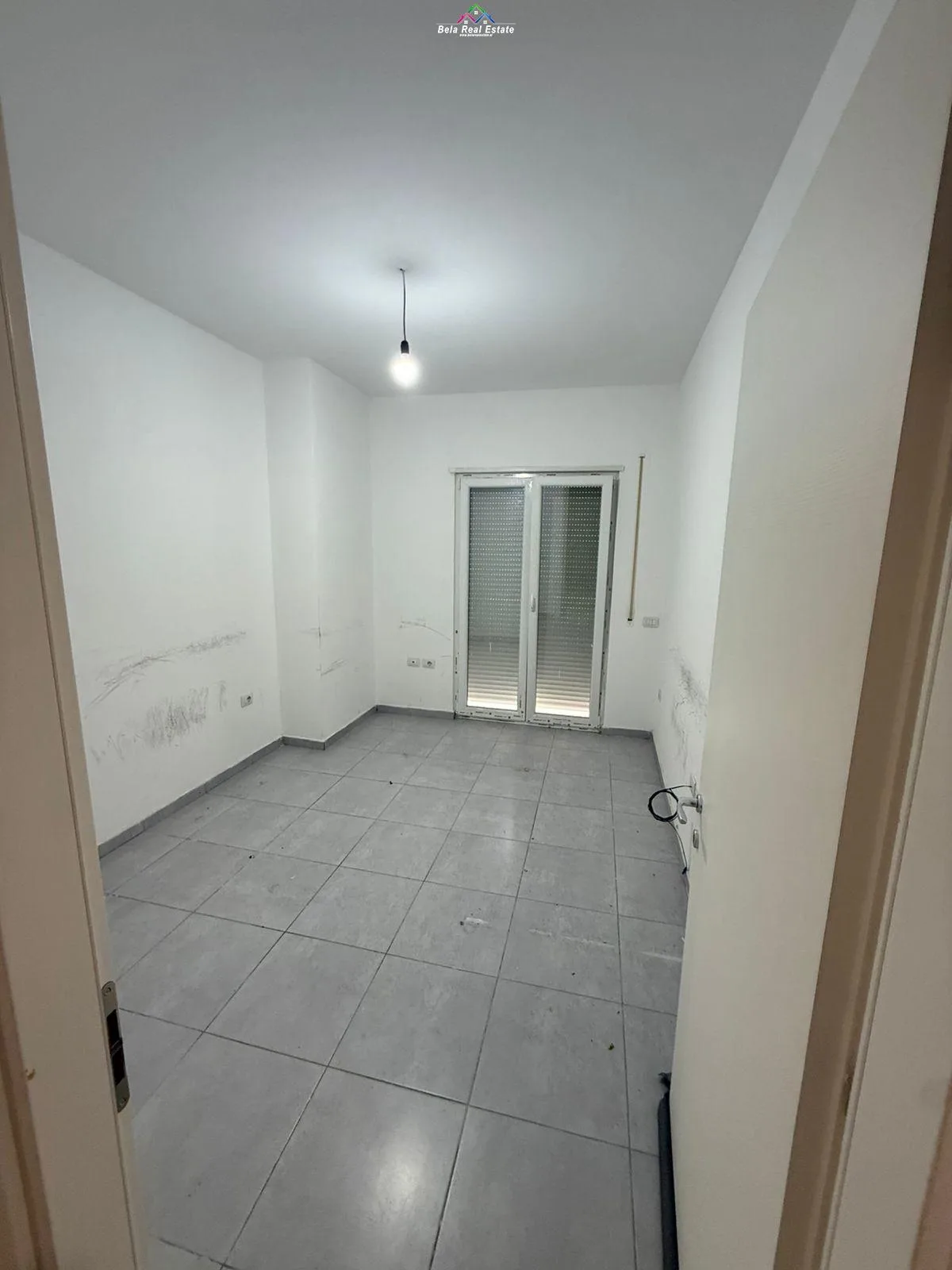 Zyre me Qera 2+1 tek Rruga e Barrikadave (ID BZ2849) Tirane