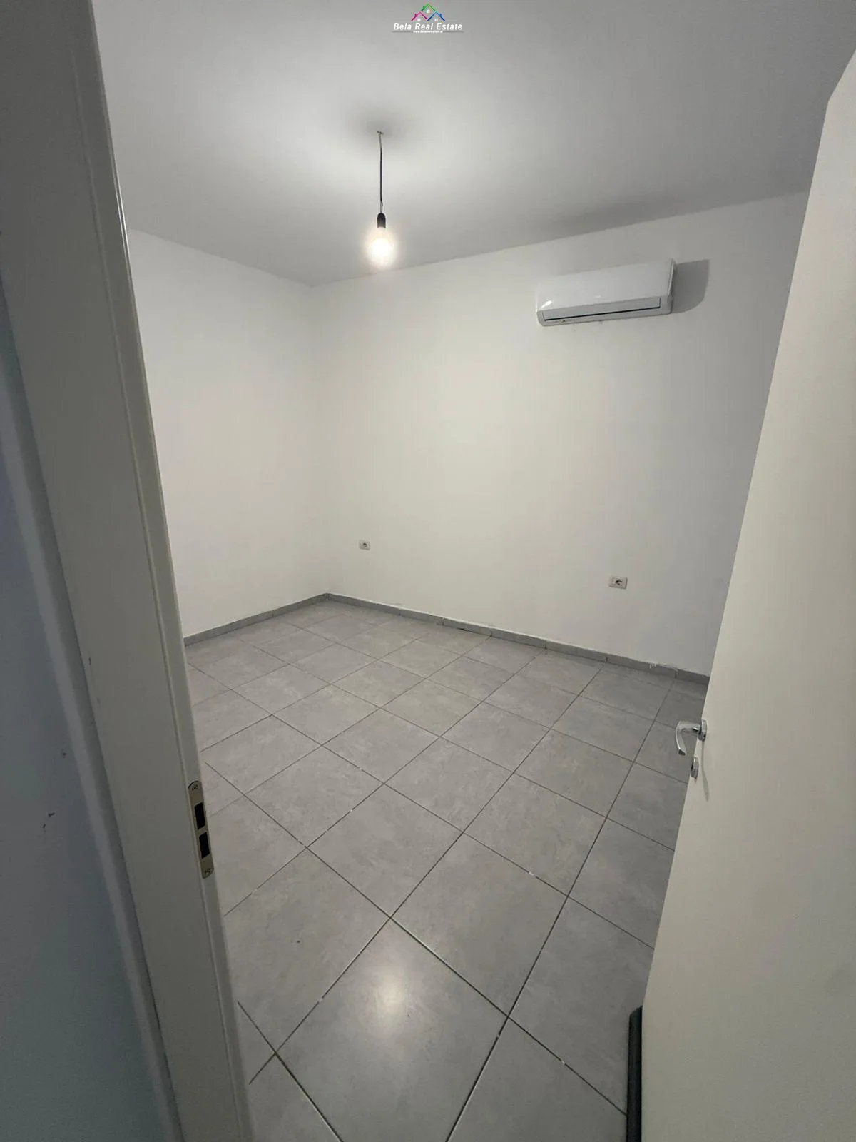 Zyre me Qera 2+1 tek Rruga e Barrikadave (ID BZ2849) Tirane
