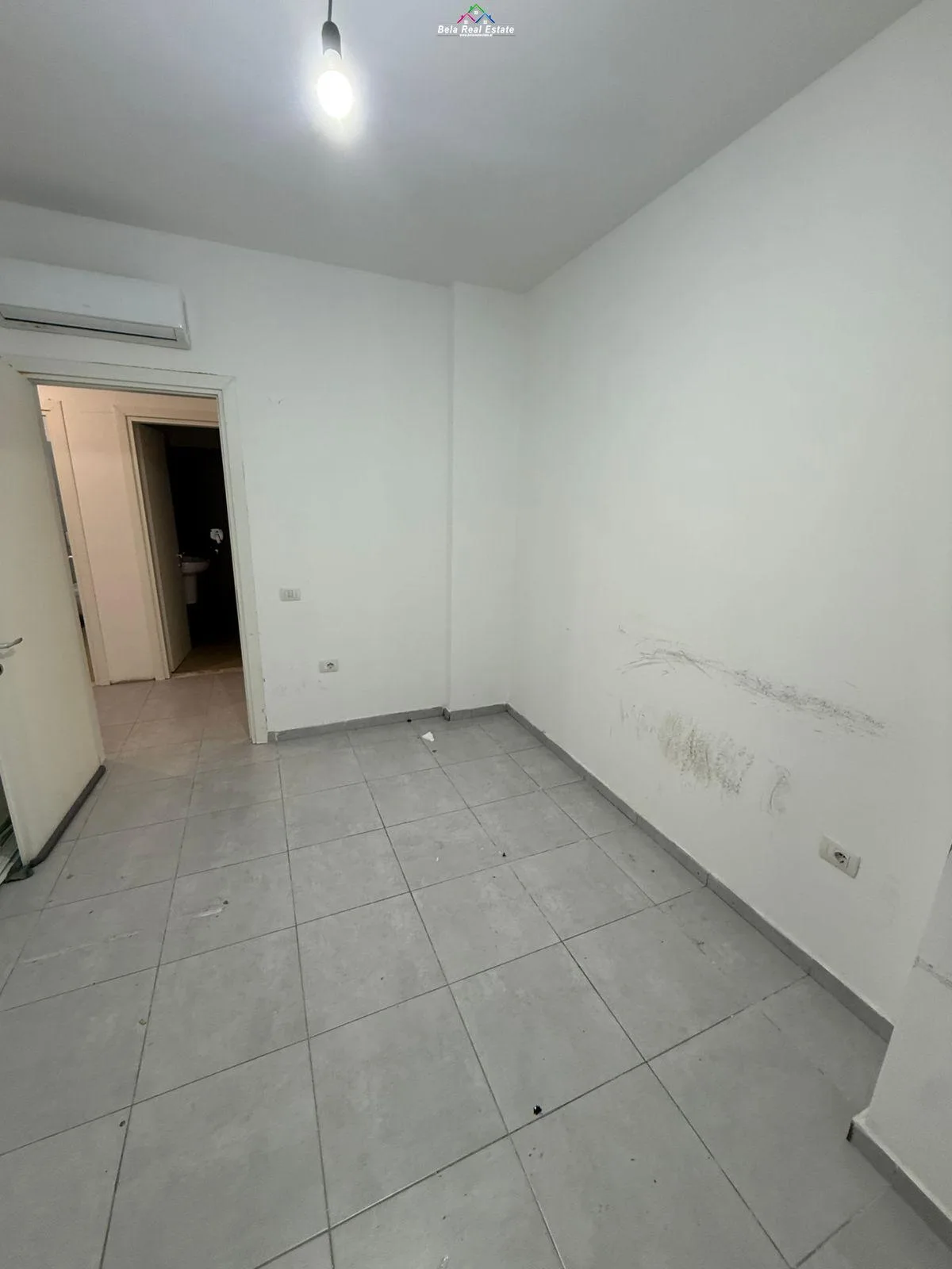 Zyre me Qera 2+1 tek Rruga e Barrikadave (ID BZ2849) Tirane