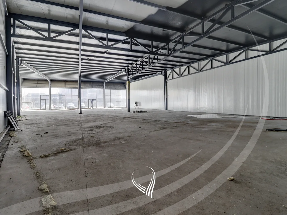 Objekt afarist 700m2 me qira në Fushë Kosovë - Bresje