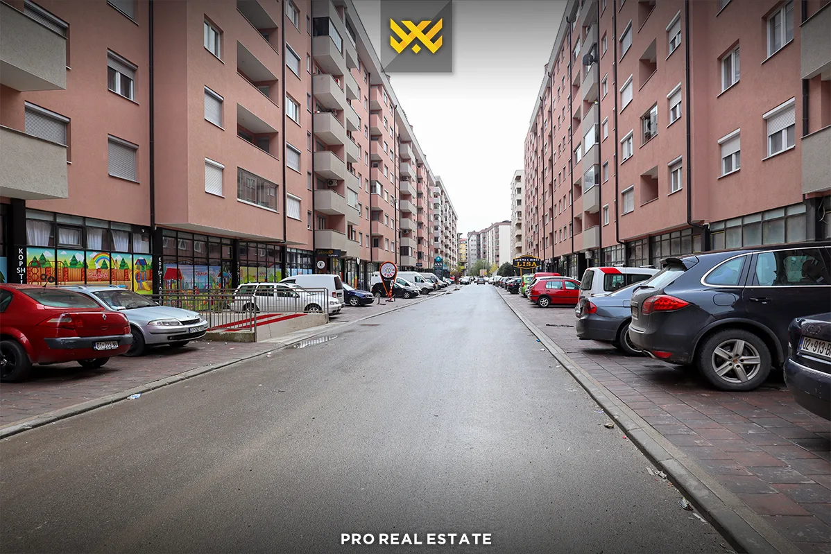 Lokal 89m² me #QIRA në Fushë Kosovë.