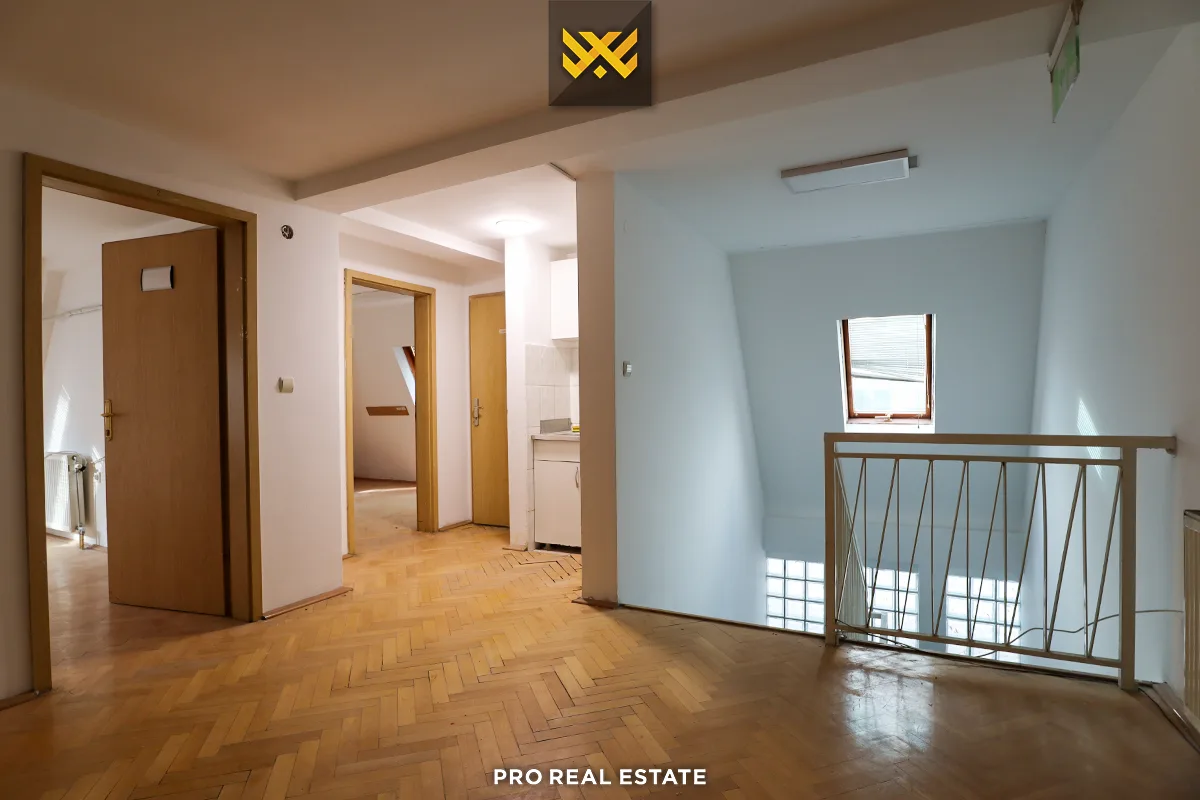 Shtëpi 1089m² me #QIRA në Pejton