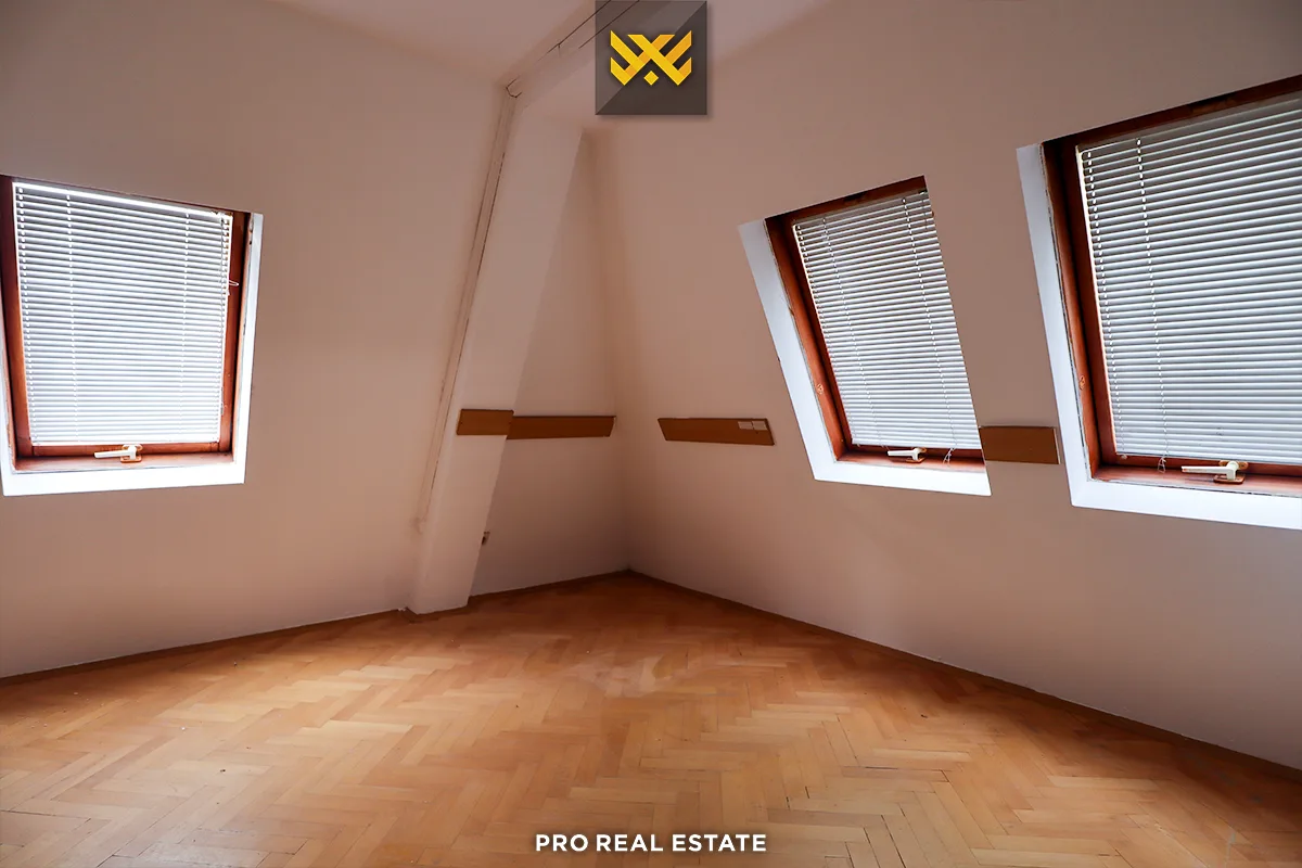 Shtëpi 1089m² me #QIRA në Pejton