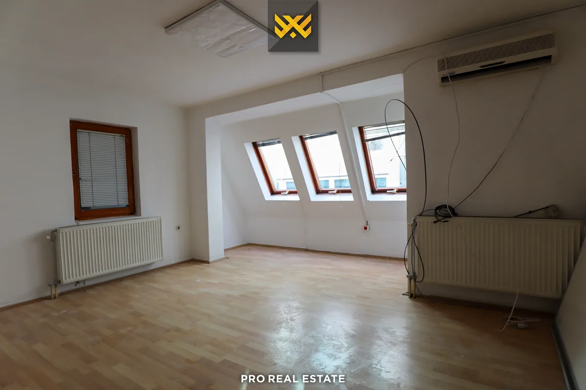 Shtëpi 1089m² me #QIRA në Pejton