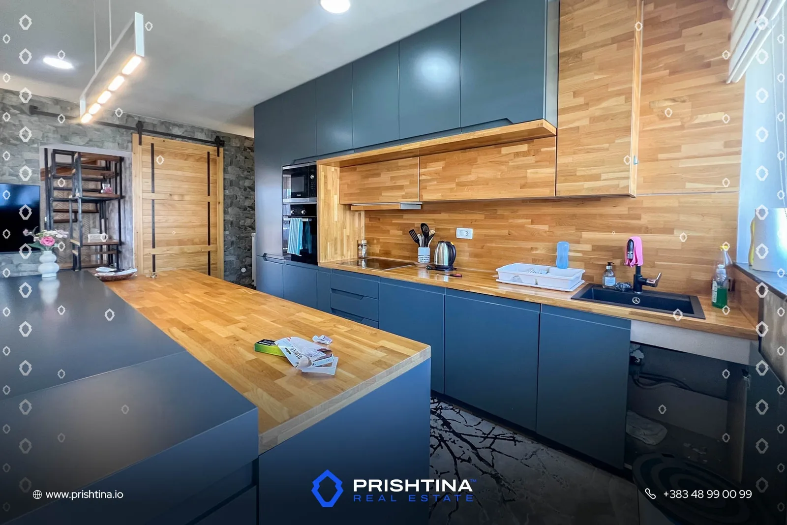 Banesë me qira 150m² në Qendër