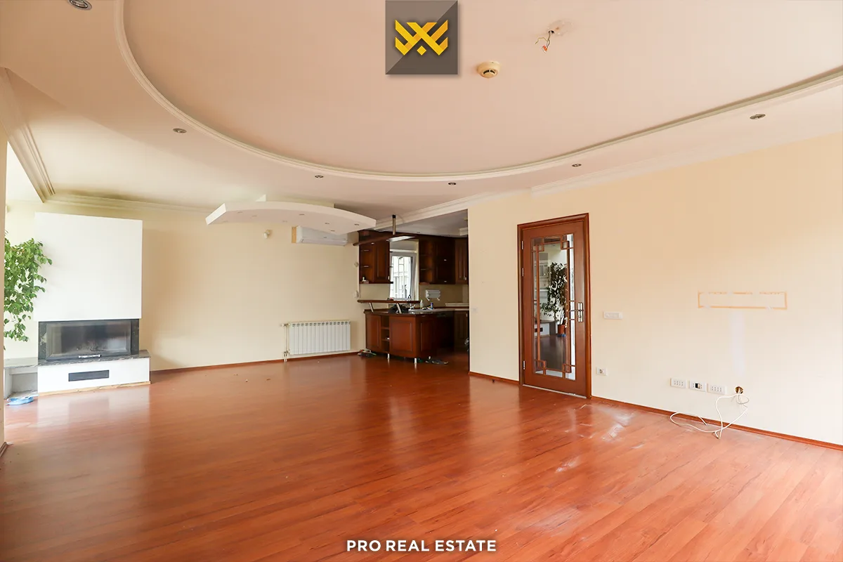 Shtëpi 395m² me #QIRA në Sofali