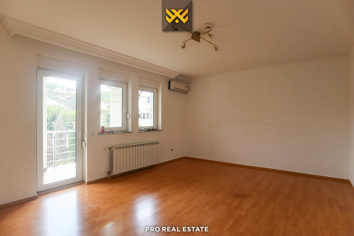 Shtëpi 395m² me #QIRA në Sofali