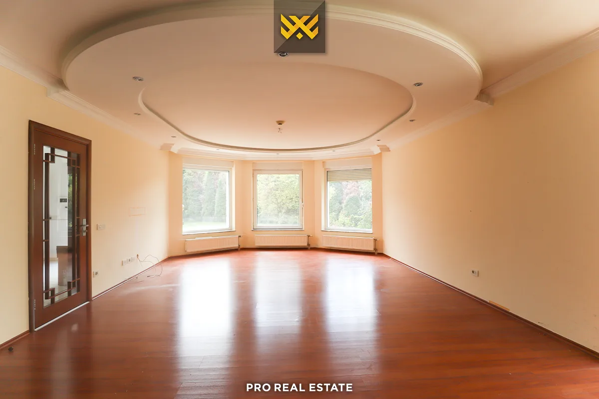 Shtëpi 395m² me #QIRA në Sofali