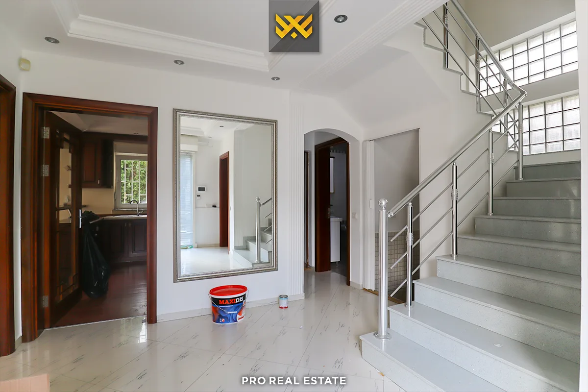 Shtëpi 395m² me #QIRA në Sofali