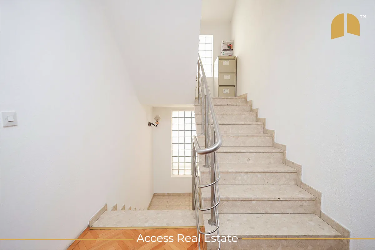 Shtëpi/ZYRE me QIRA – 430m² – Pejton