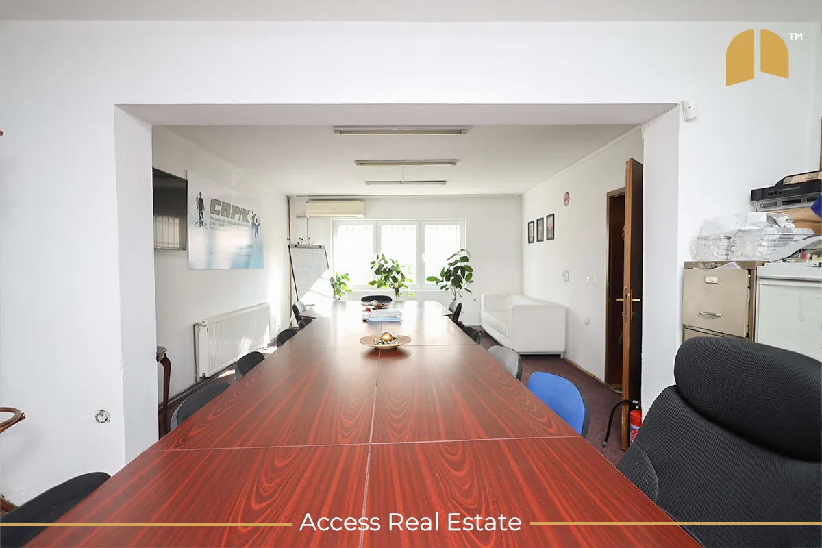 Shtëpi/ZYRE me QIRA – 430m² – Pejton