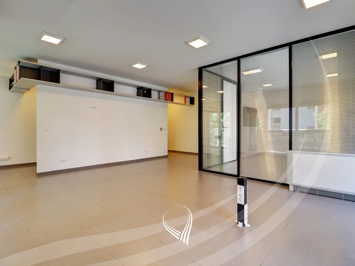 Zyre 80m2 me qira në lagjen Mati 1