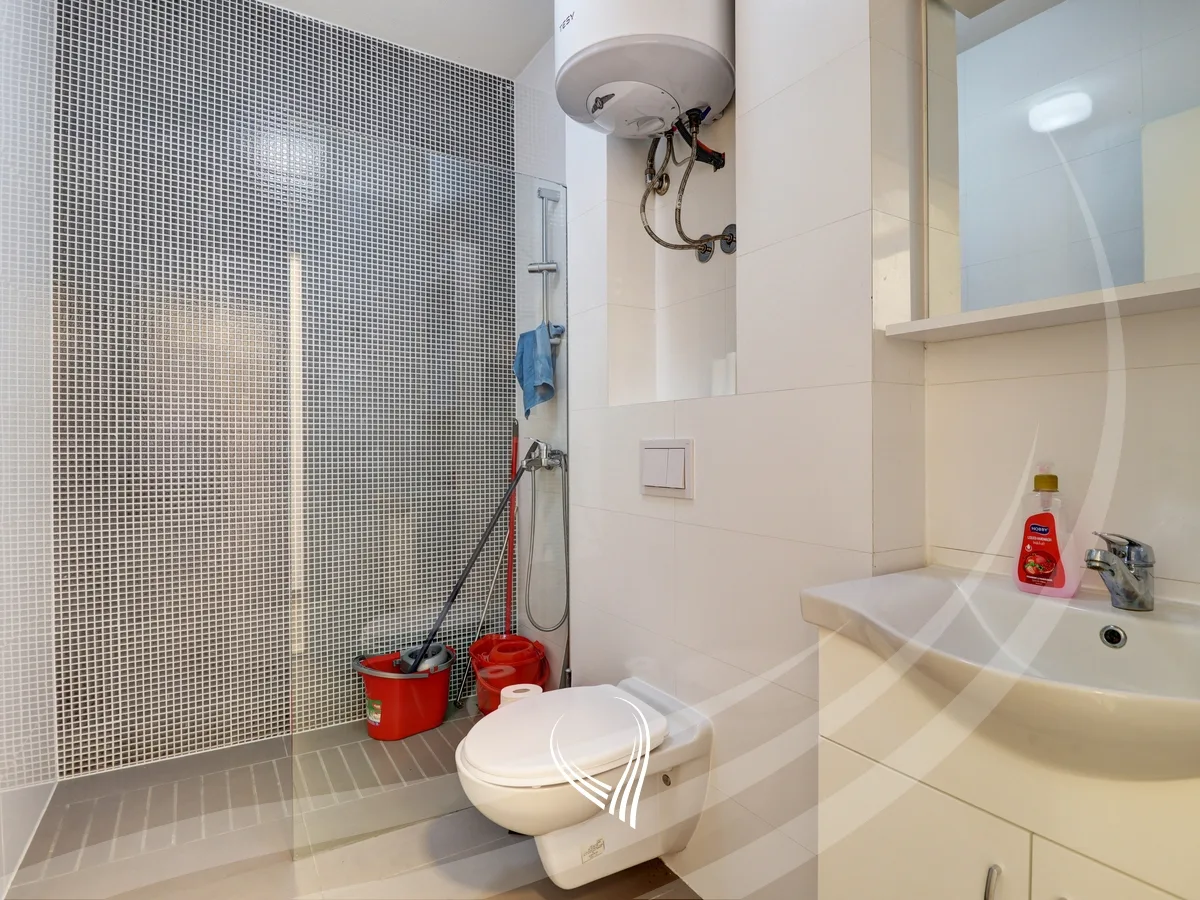 Zyre 80m2 me qira në lagjen Mati 1