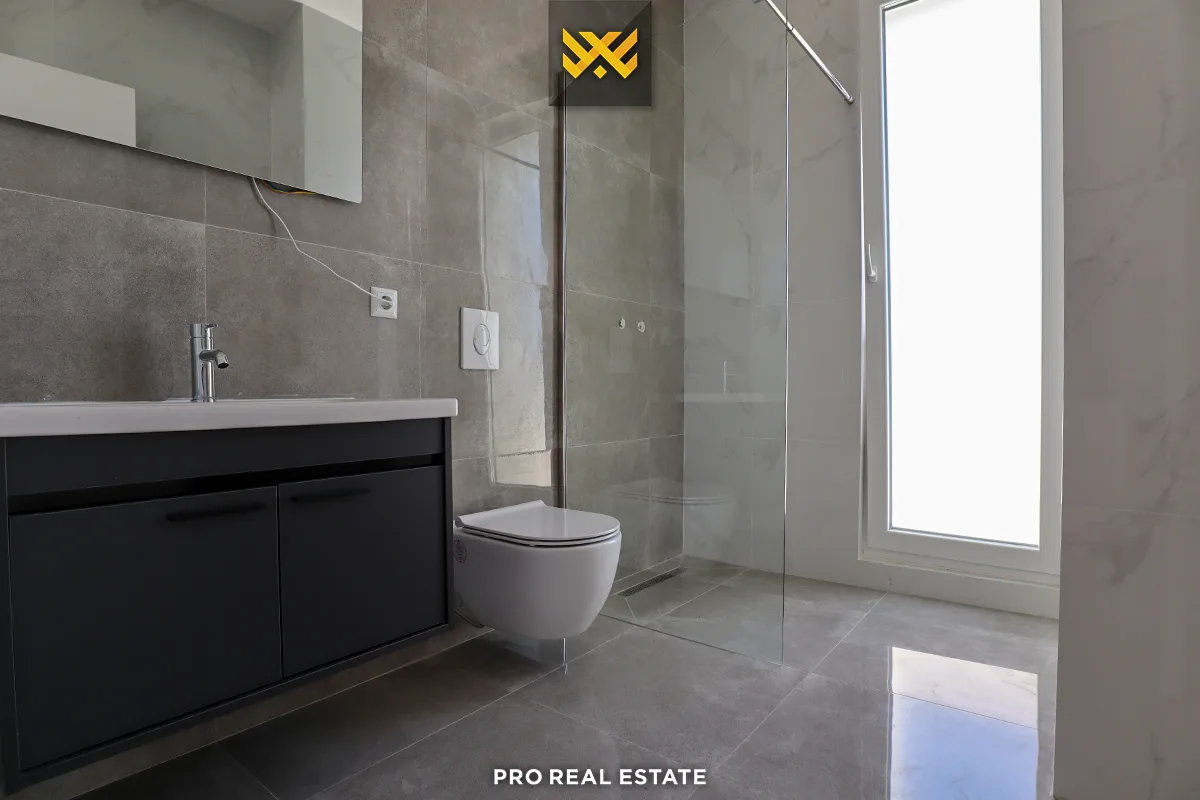 Banesë / Penthouse 175m² + 40m² me #QIRA te Mati 1