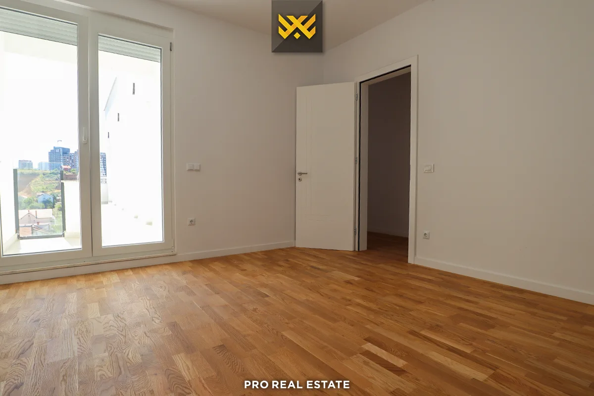 Banesë / Penthouse 175m² + 40m² me #QIRA te Mati 1