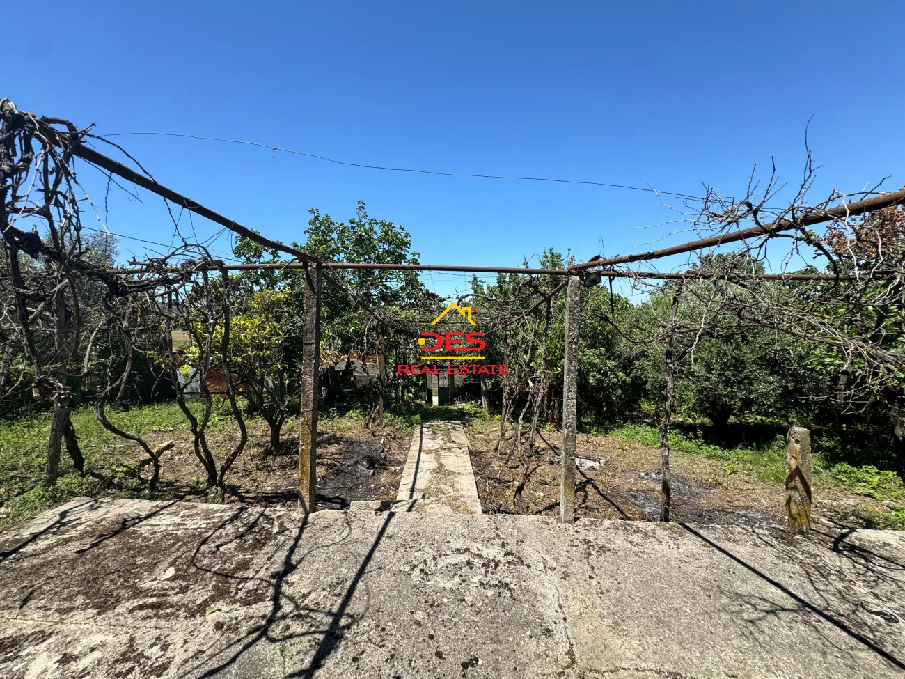 Shitet shtëpi private në fshatin sherishtë, vlorë