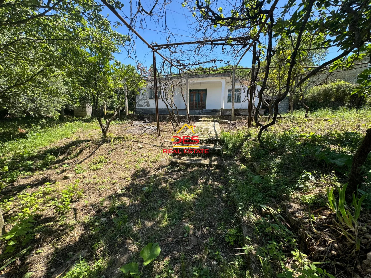 Shitet shtëpi private në fshatin sherishtë, vlorë