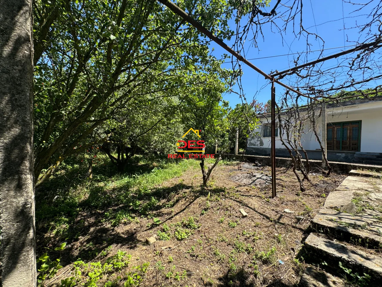 Shitet shtëpi private në fshatin sherishtë, vlorë